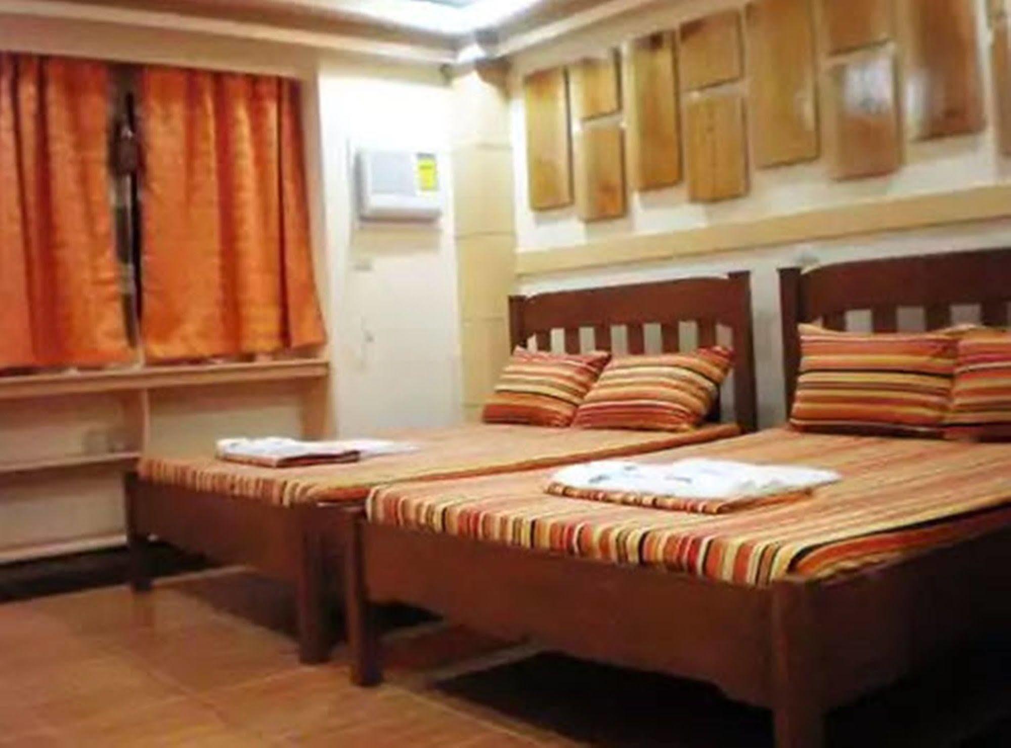 Apartelle De Francesca Puerto Galera Ngoại thất bức ảnh