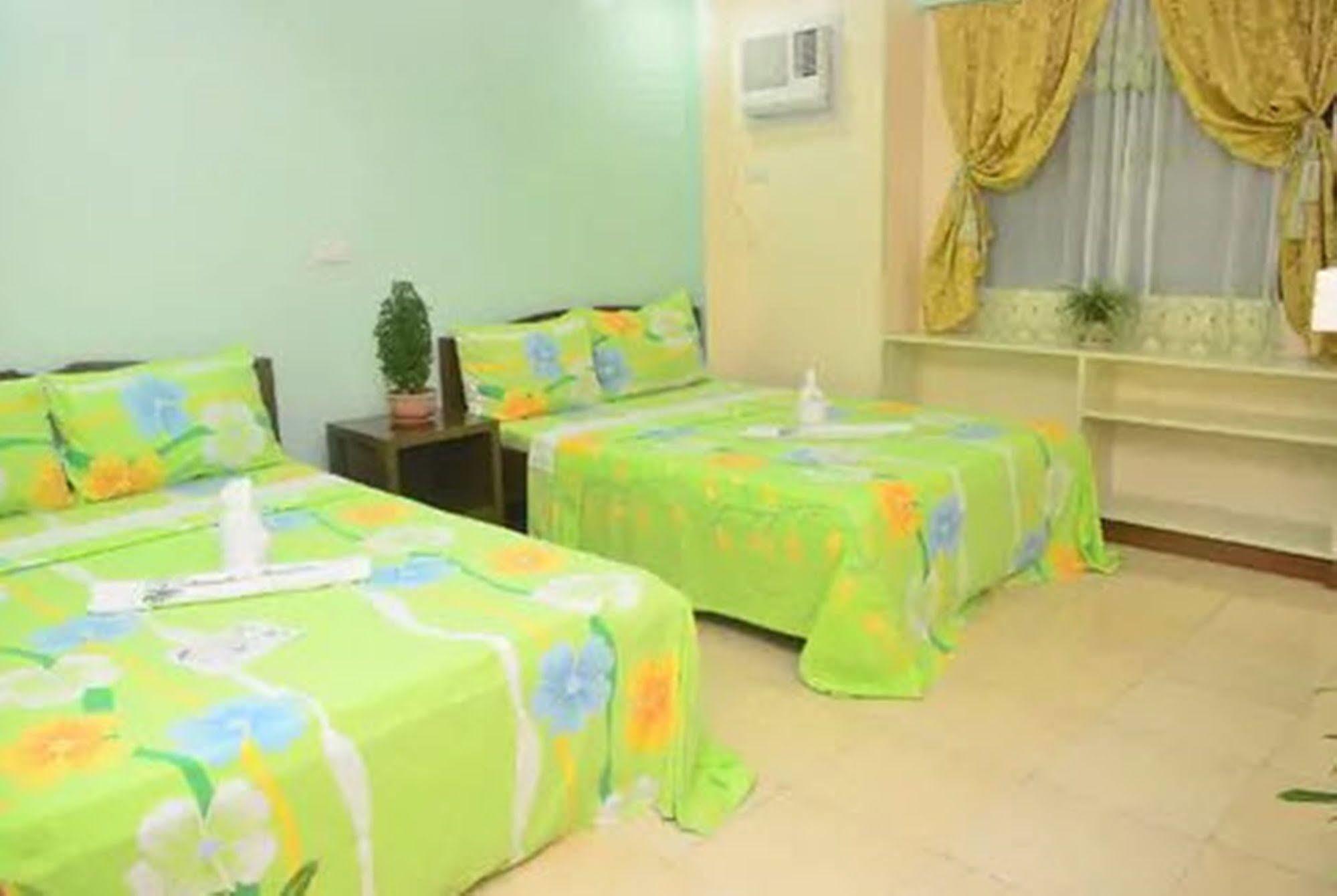 Apartelle De Francesca Puerto Galera Ngoại thất bức ảnh