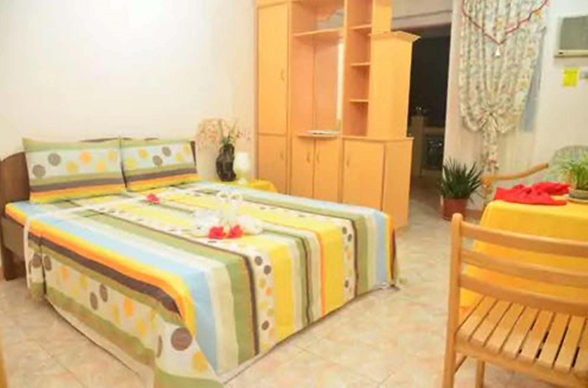 Apartelle De Francesca Puerto Galera Ngoại thất bức ảnh