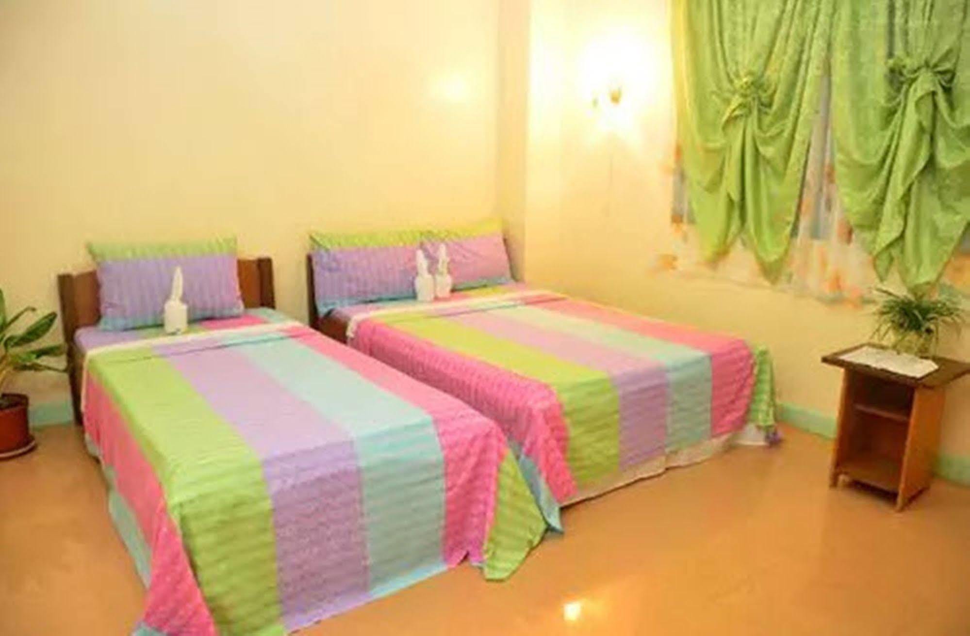 Apartelle De Francesca Puerto Galera Ngoại thất bức ảnh