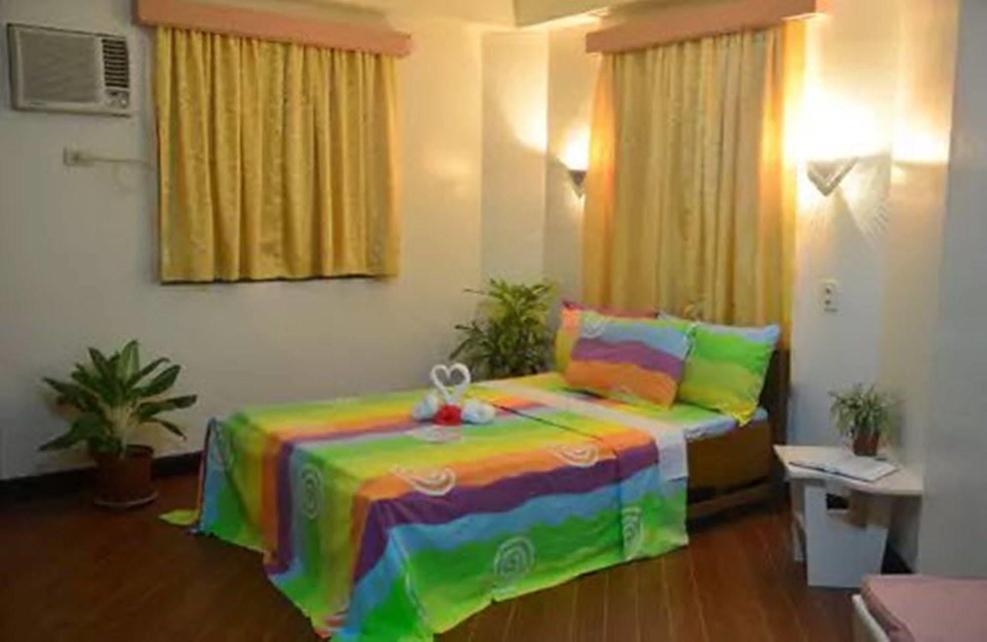 Apartelle De Francesca Puerto Galera Ngoại thất bức ảnh